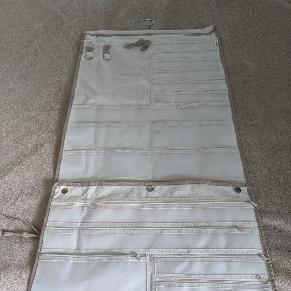 Jewelry organizer